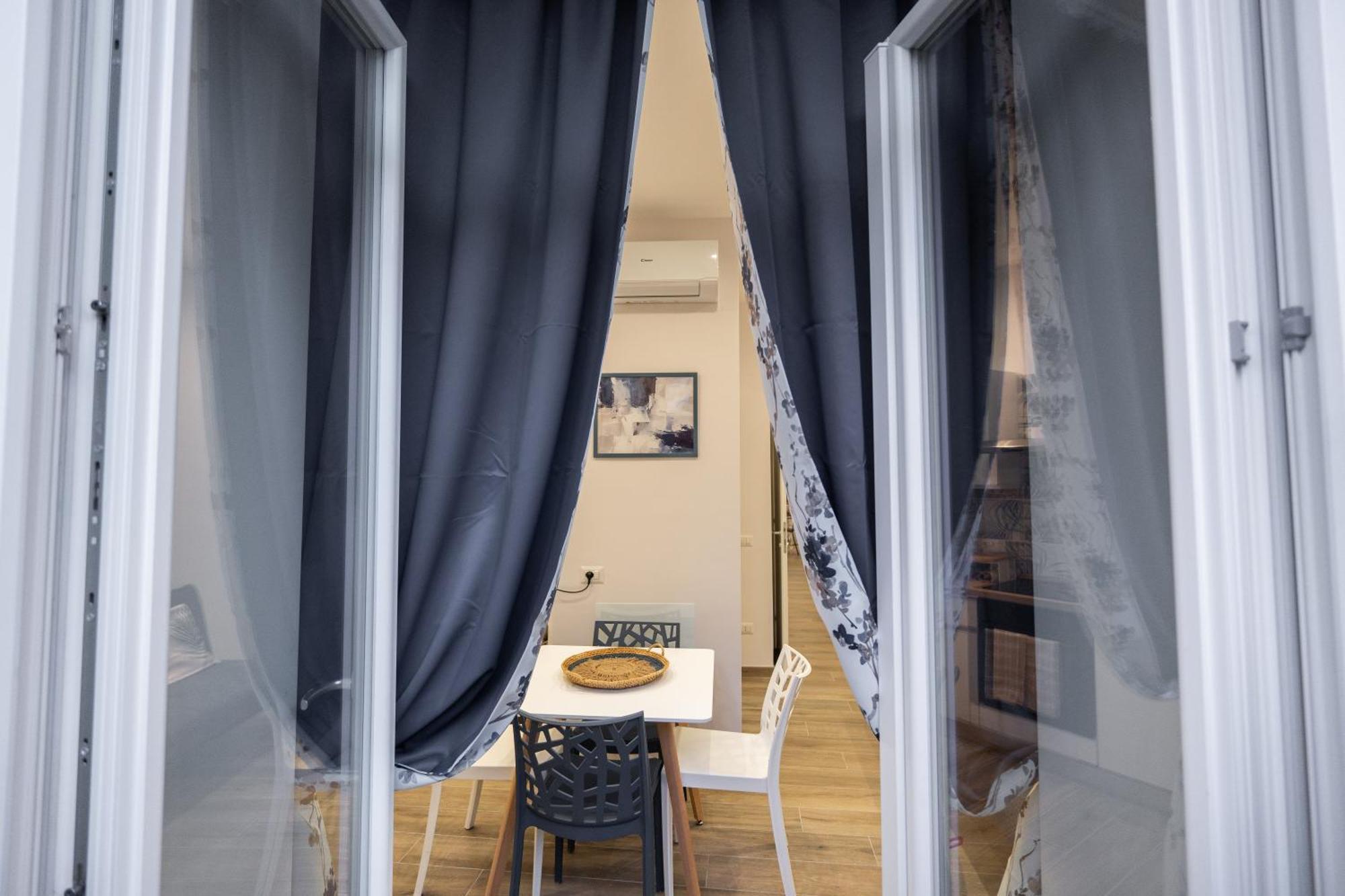 La Casa Di Bianca - Modern Suites Near Plebiscito Naples Extérieur photo