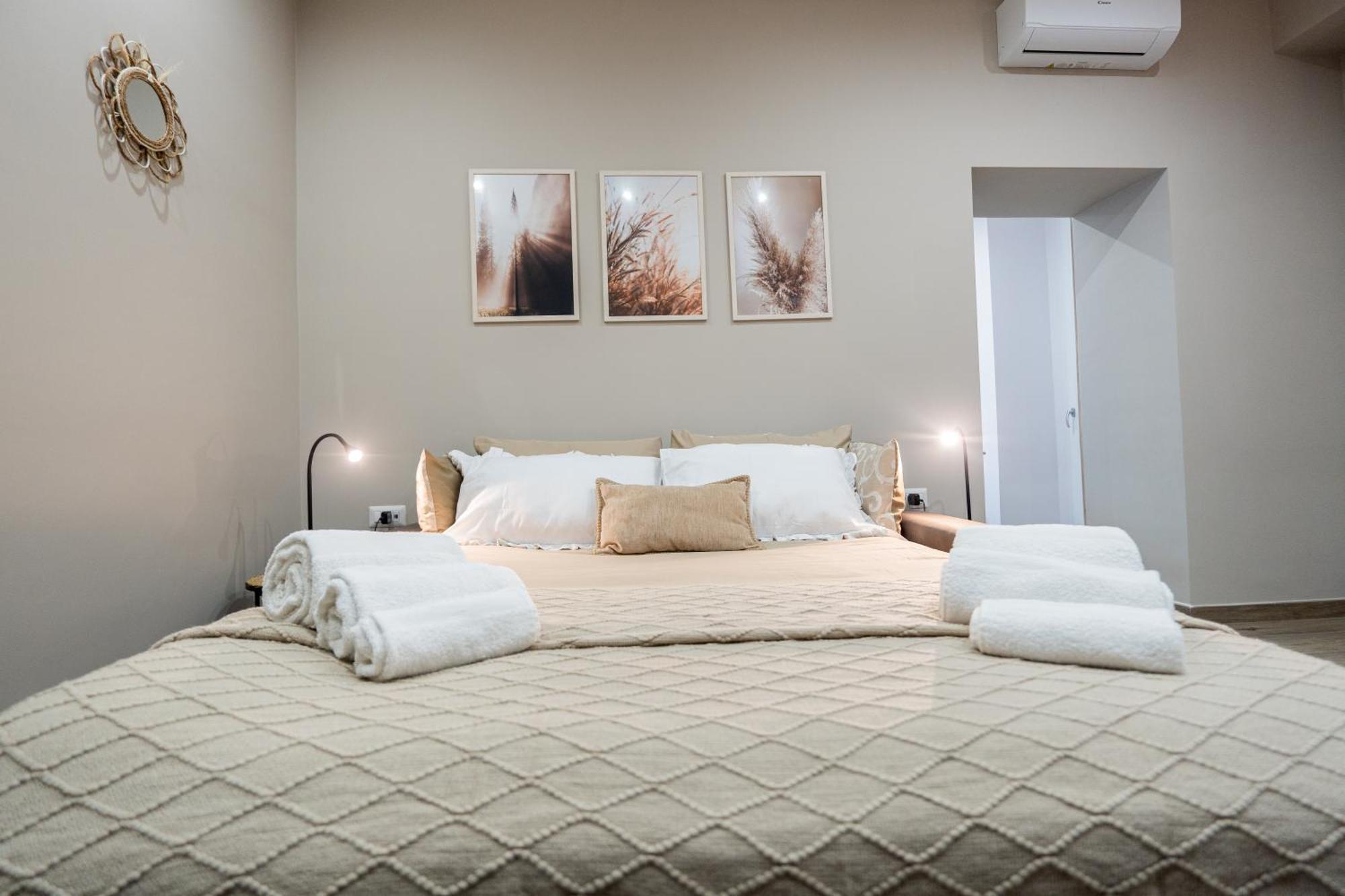 La Casa Di Bianca - Modern Suites Near Plebiscito Naples Extérieur photo