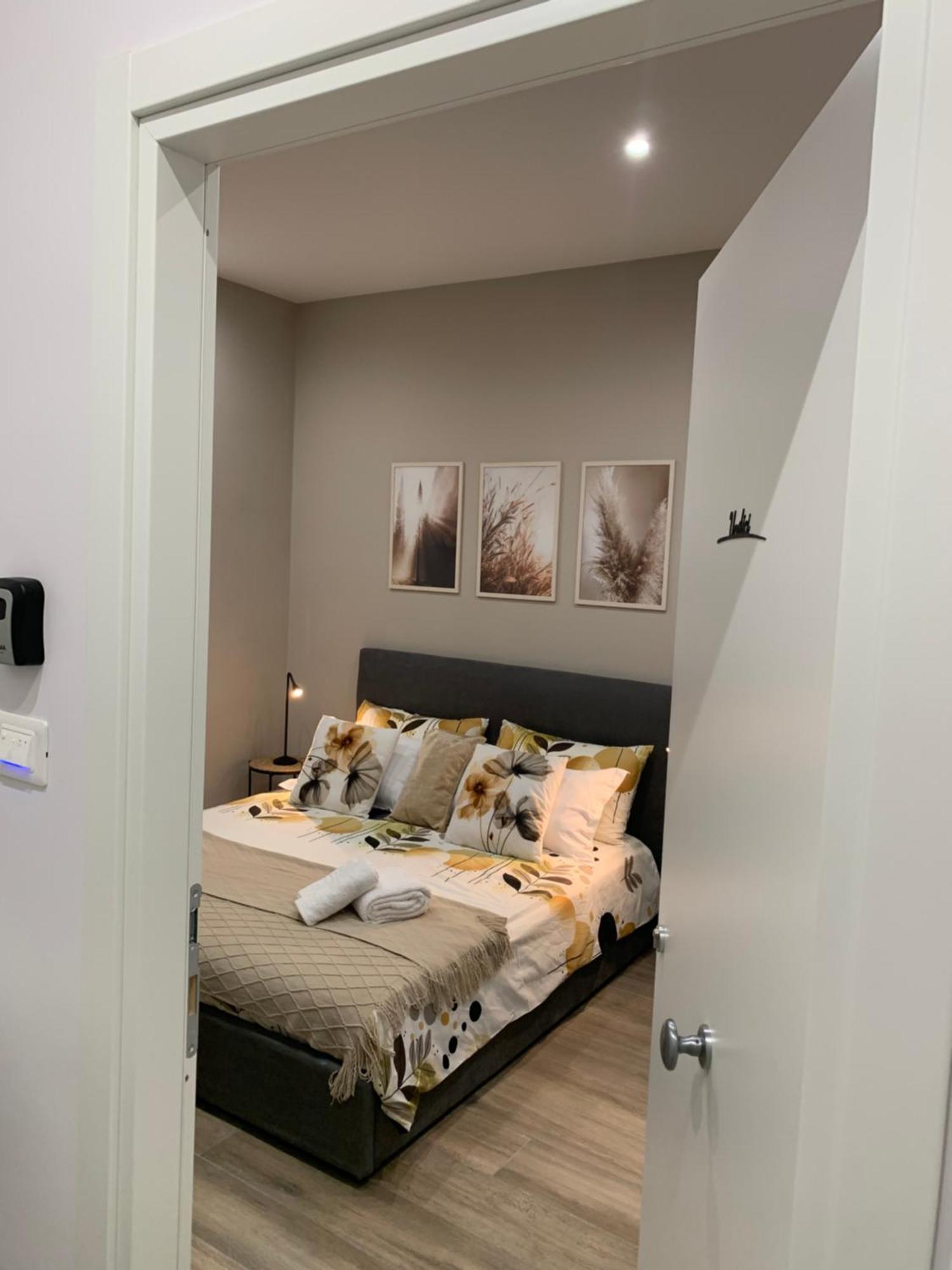 La Casa Di Bianca - Modern Suites Near Plebiscito Naples Extérieur photo